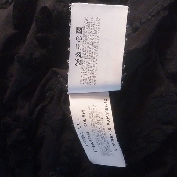 Armani Collezioni Velvet Burnout Top. Size 6 - Picture 9 of 9